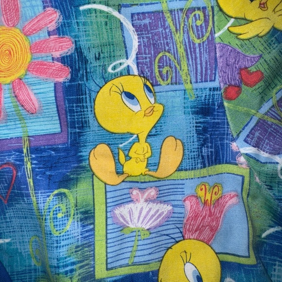 Women’s Printed Scrub Tops - Picture 4 of 16